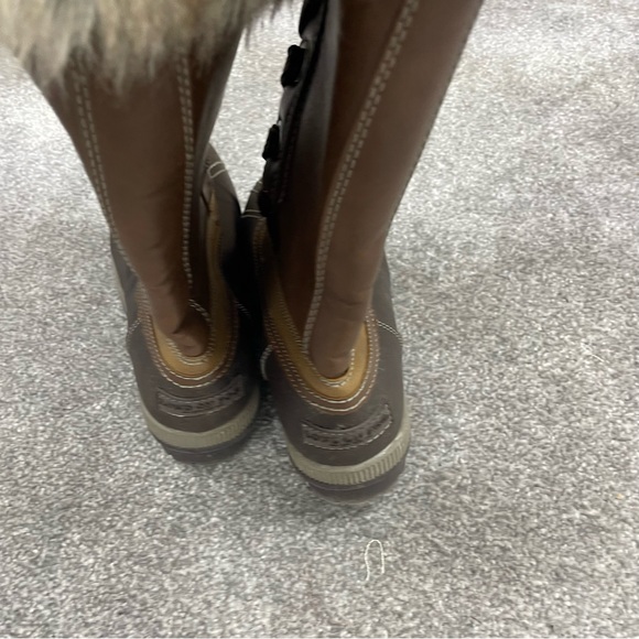 LONDON FOG BROWN LEATHER MID CALF BOOTS FAUX FUR LACE UP CHUNKY Y2K
Size UK 6 - Picture 4 of 8